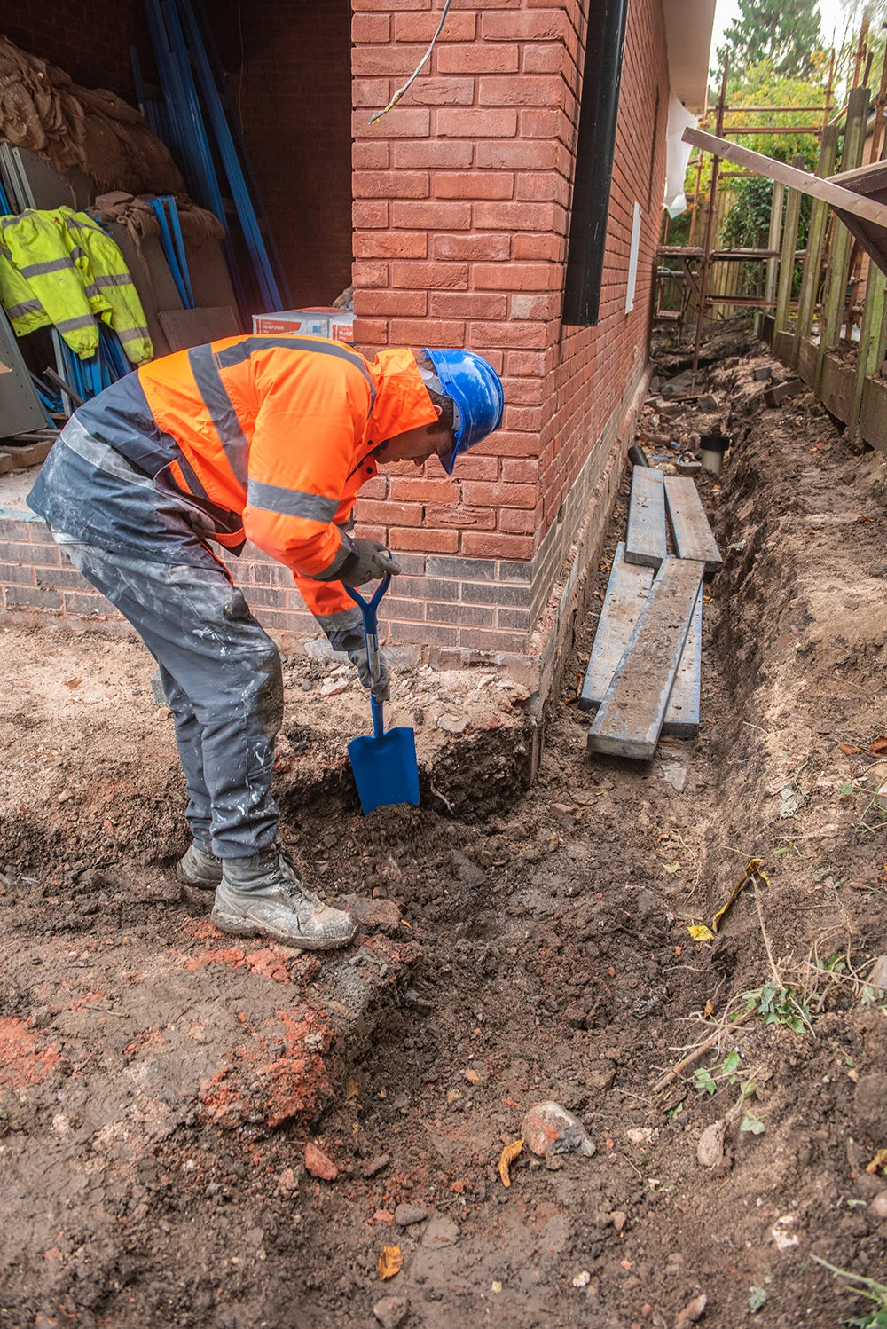 Silverline 783078 Solid Forged Trench Shovel 1000mm 3 Silverline 783078 Solid Forged Trench Shovel 1000mm - Image 3